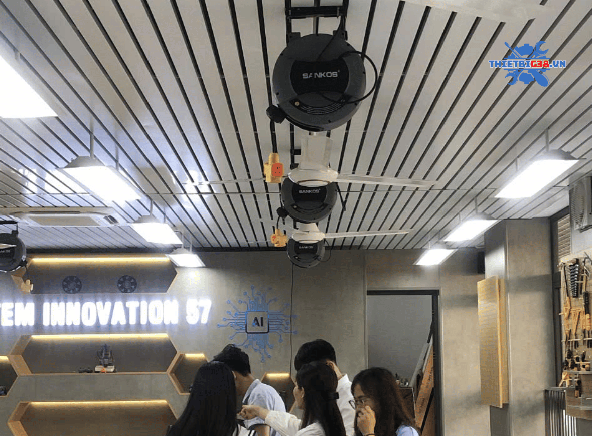 Những Lỗi Thường Gặp Khi Sử Dụng Ổ Cắm Điện Treo Trần Sankos 10m Và Cách Khắc Phục?